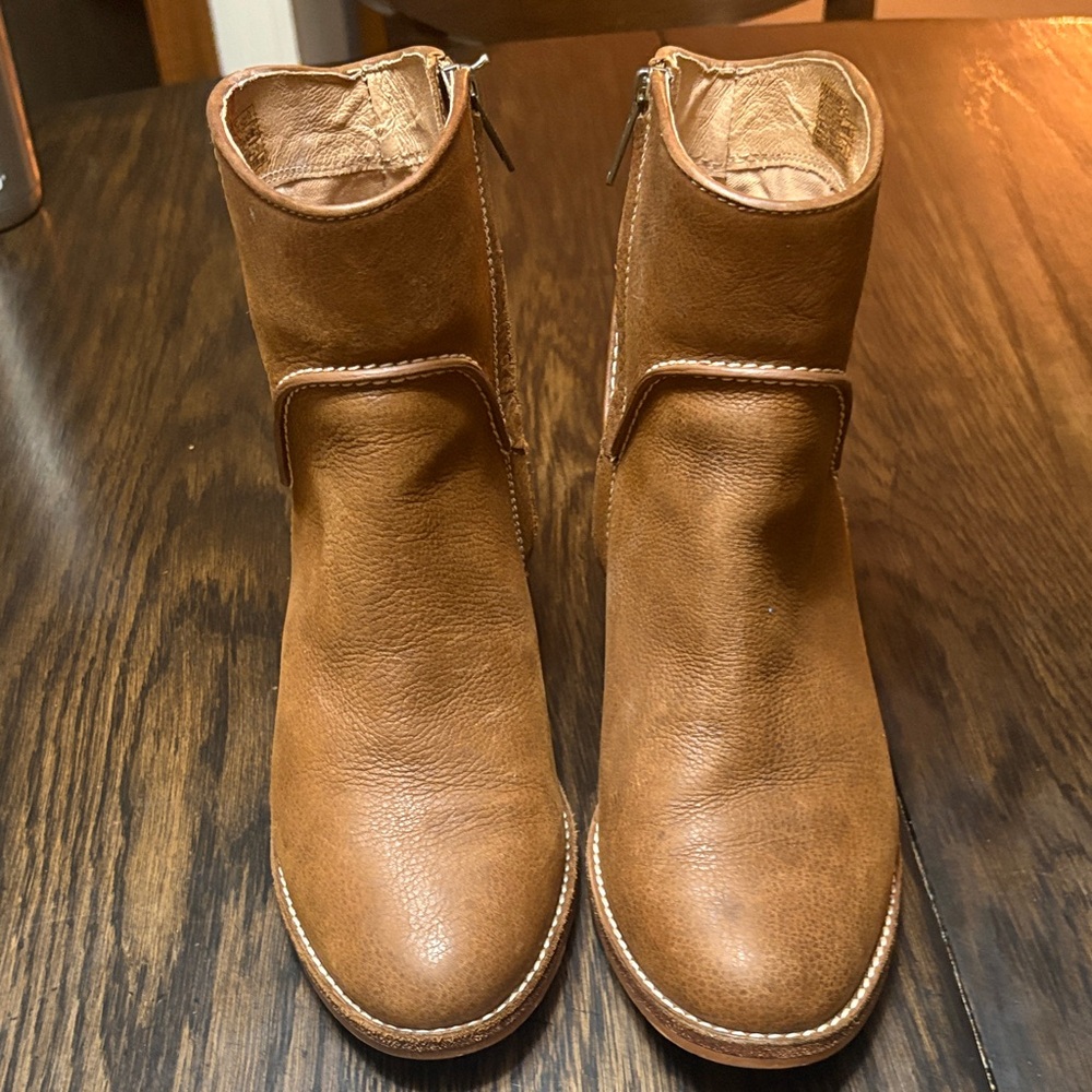 UGG Women's Tan Ankle Boots